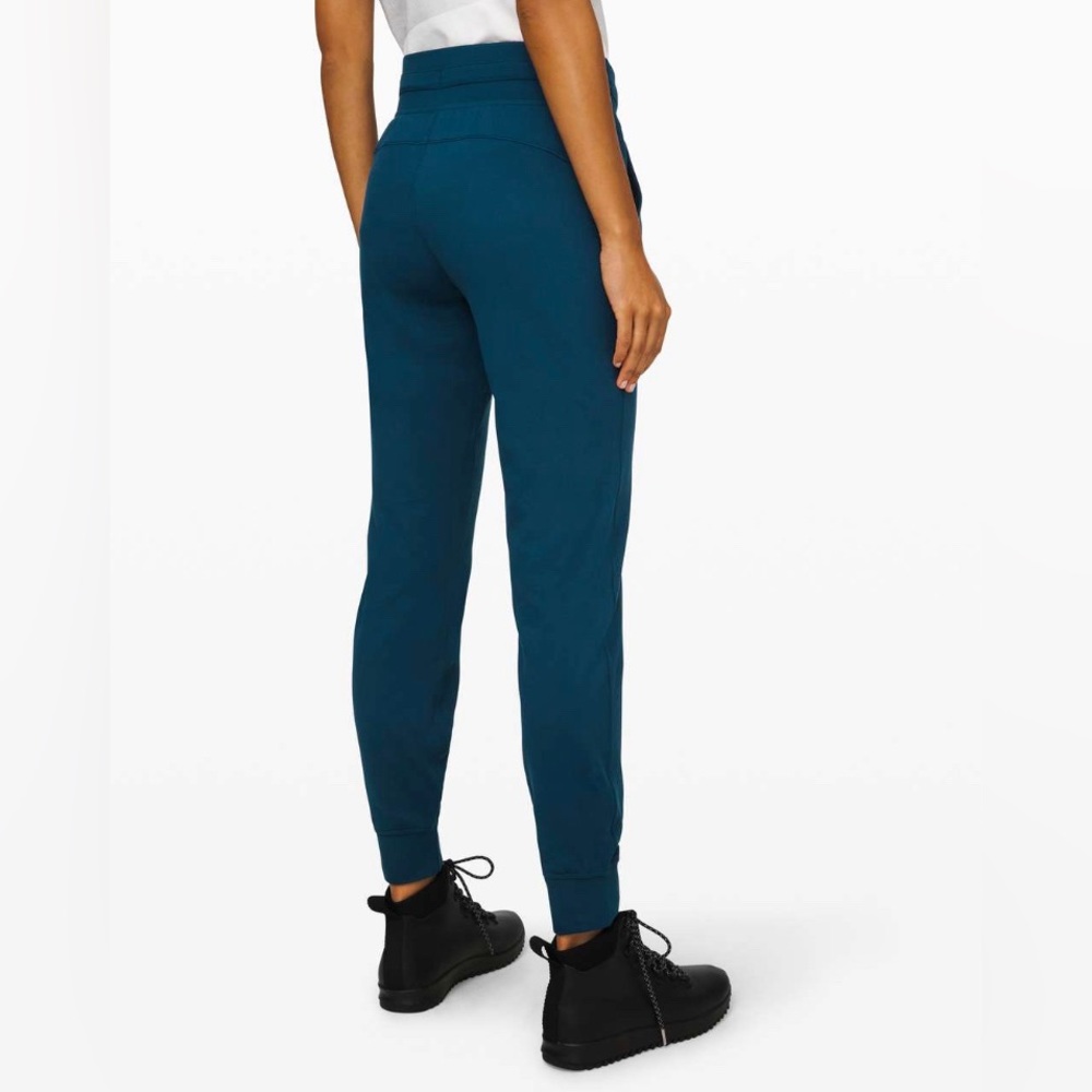 Lululemon Ready To Rulu Pant *Updated
Night Diver
Size 2